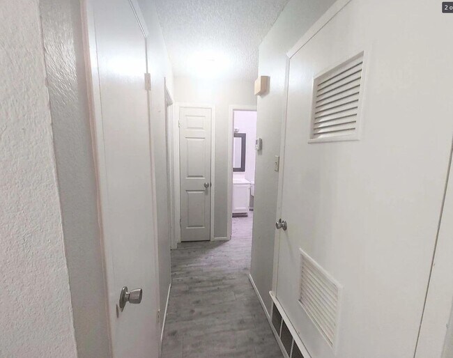 Building Photo - 121 N Troy Ave