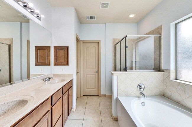 Building Photo - 2300 Dovetail St