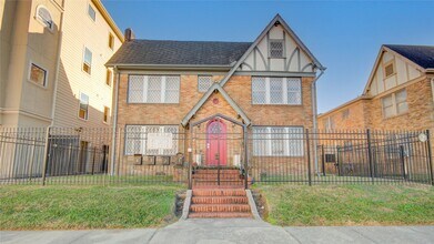 Building Photo - 401 W Clay St