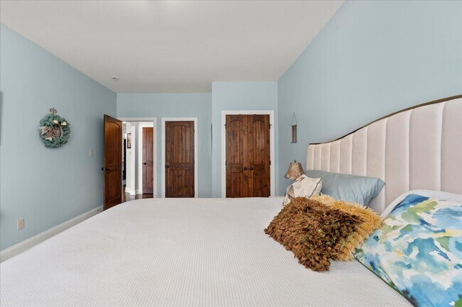 Building Photo - 5307 Bull St