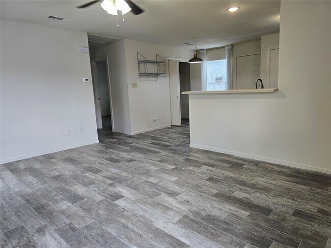 Building Photo - 502 Sturgis St