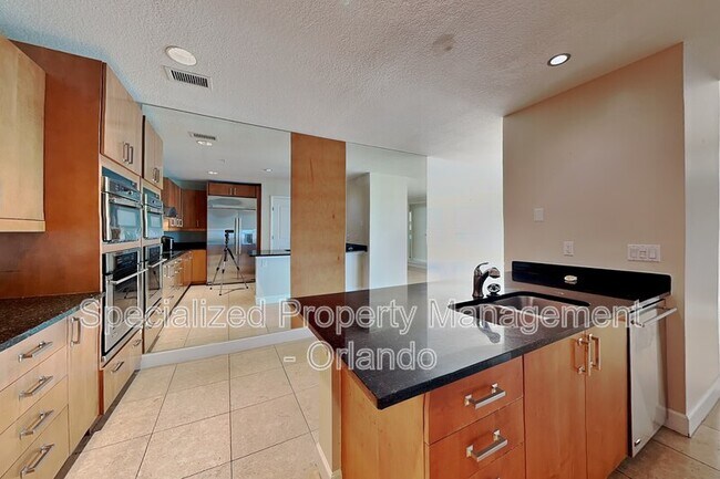 Building Photo - 100 S Eola Dr