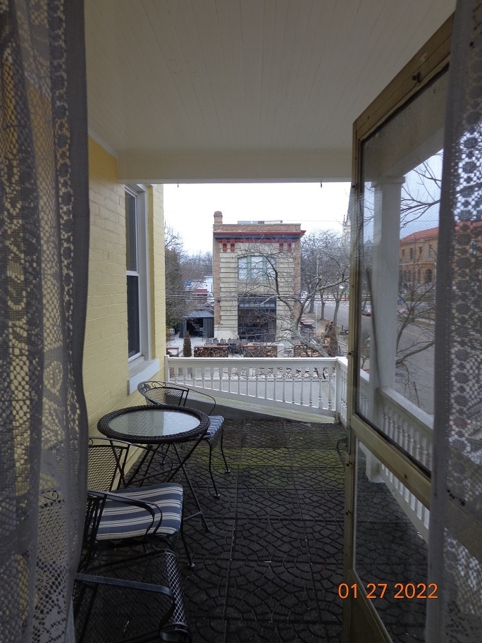 Pvt balcony off DR - 3003 Junietta Ave