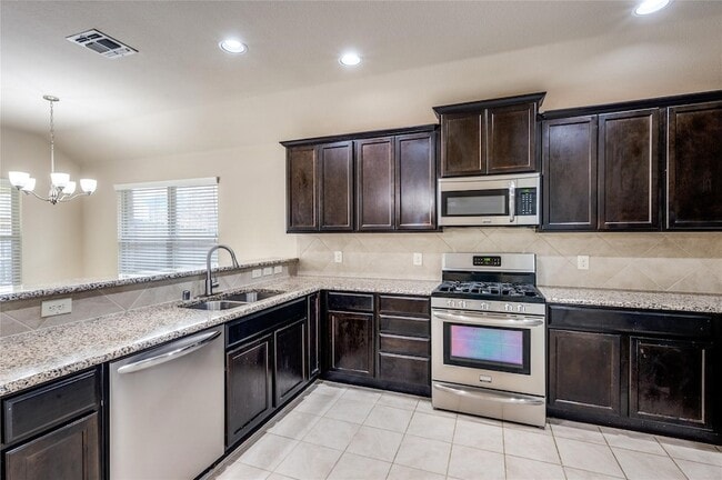 Building Photo - 1028 Lake Woodland Dr