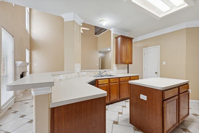 Building Photo - 14111 White Oak Gardens Dr