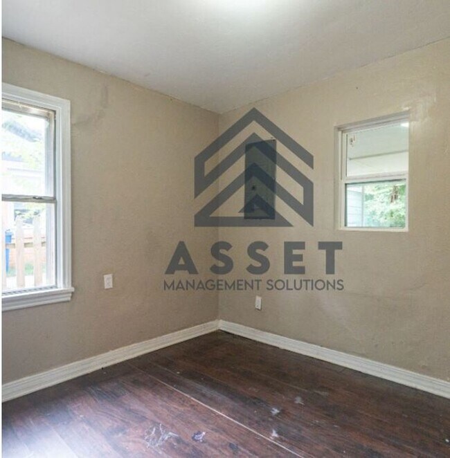 Building Photo - 316 E Harmon Dr