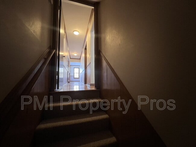 Building Photo - 3204 Chateau Ct