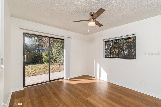 Building Photo - 2522 NW 4th Terrace