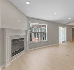 Building Photo - 529 Long Lake Dr