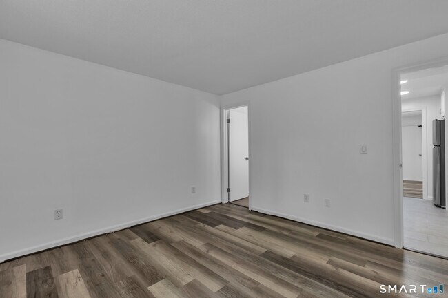 Building Photo - 15 Cardinal Dr