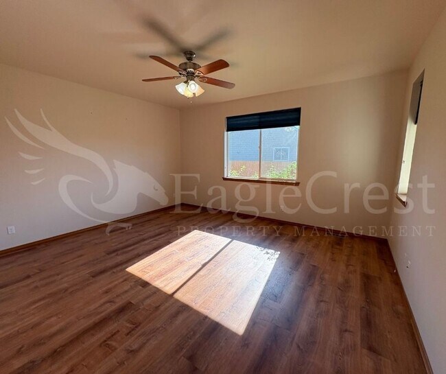 Building Photo - Three Bedroom, Two Bathroom House in Chape...