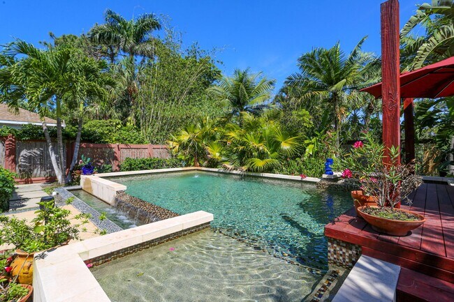 Building Photo - **TROPICAL PARADISE**3BEDS/2BATH POOL HOME...