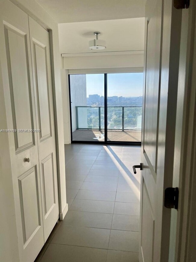 Building Photo - 1600 NE 1st Ave