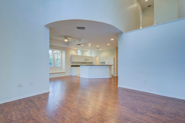 Building Photo - 1800 Bayshore Way