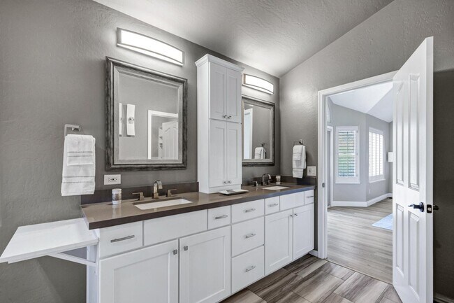 Building Photo - 13744 E Lupine Ave