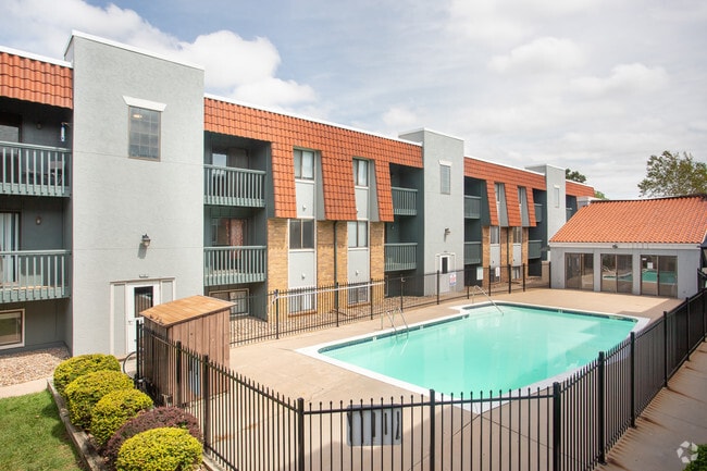 Garden Pines Salt Water Pool