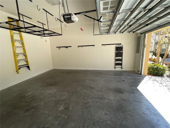 Building Photo - 220 7th Ave N