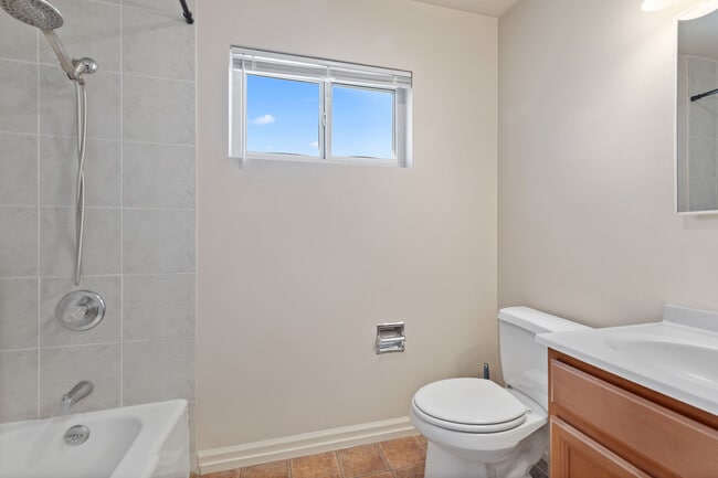 Building Photo - 3705 Lisa Ct