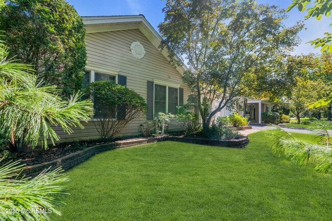 Building Photo - 138 Greenlawns Dr