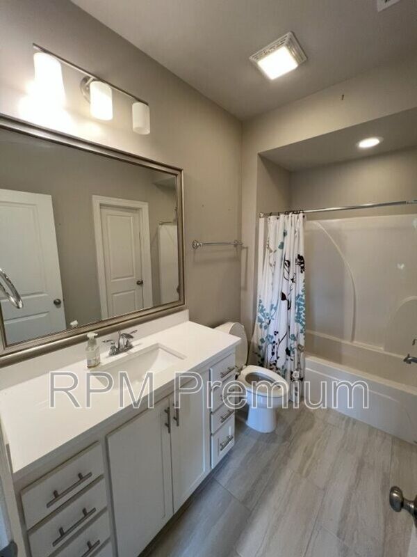 Building Photo - 1271 Rockport St
