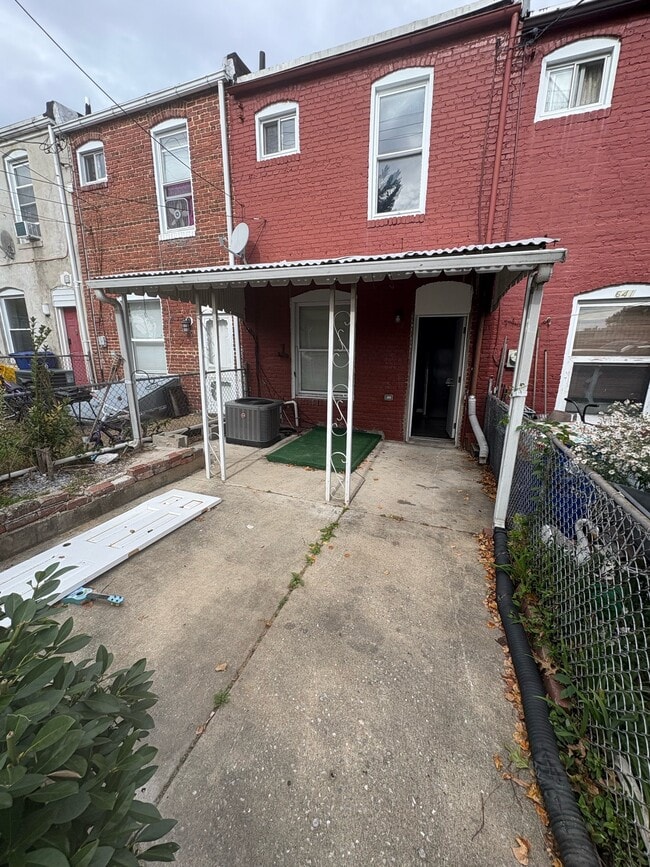 Building Photo - 636 E 29th St