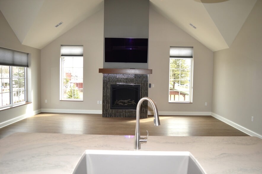 Building Photo - 100 S Washington St