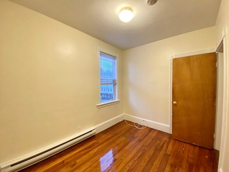 Building Photo - 257 Beacon St