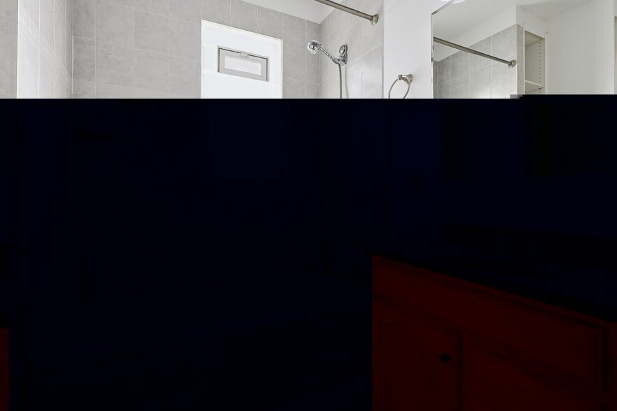 Building Photo - 104 Jessamine Ave W