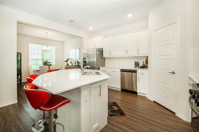 Building Photo - 2168 Miramar Dr