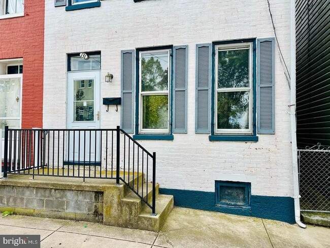 Building Photo - 131 E Antietam St