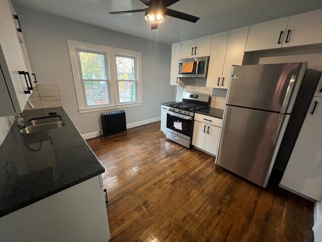 Kitchen - Entry - 645 Neff Rd