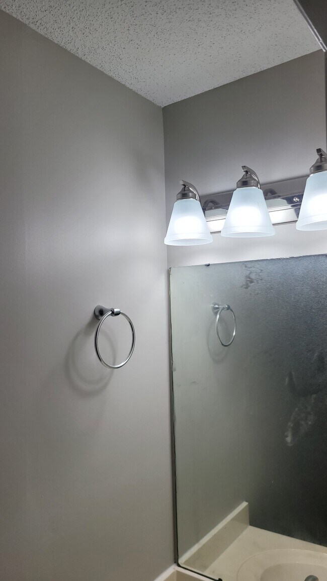 Building Photo - 7031 S Estacada Way