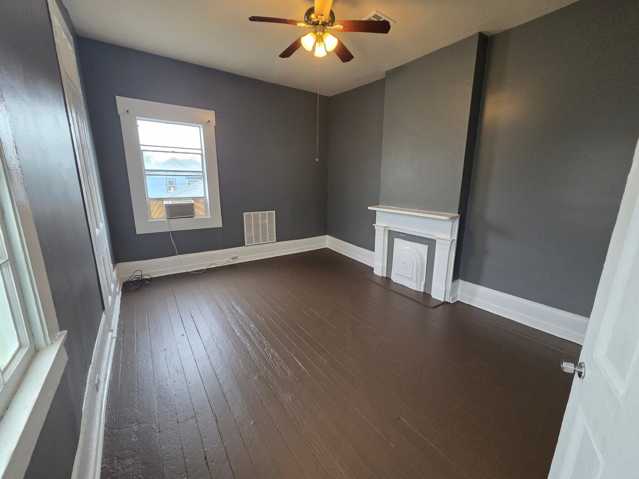Building Photo - 2213 Baronne St