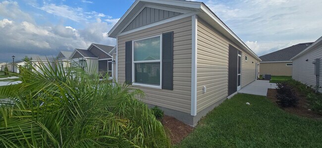 Building Photo - Brand New Moonstone Patio Villa – Walk to ...