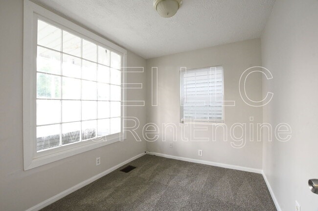 Building Photo - 2713 Rodman St