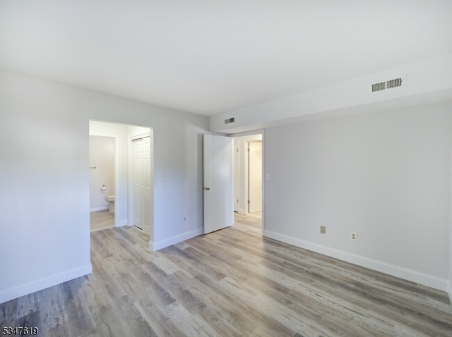 Building Photo - 7 Dunbar Ct