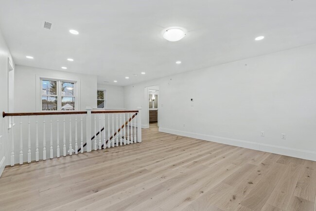Building Photo - 19 Lily Pond Ln
