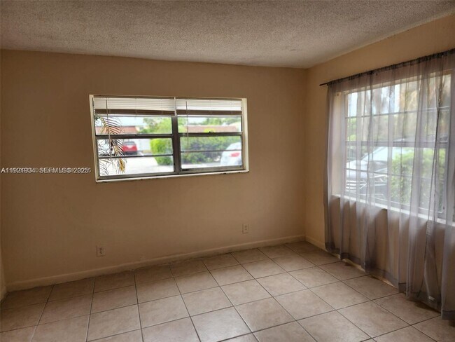 Building Photo - 241 SE 9th Ave