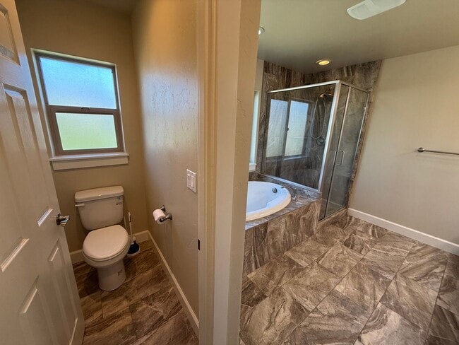 Building Photo - 3120 NE Marea Dr