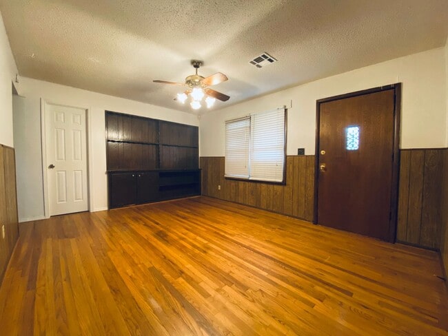 Building Photo - Charming 3-Bedroom Home for Rent in Centra...