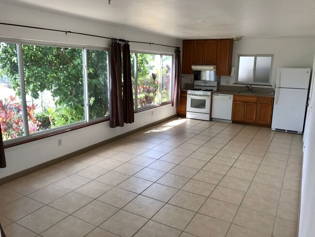 Building Photo - 202 - CA