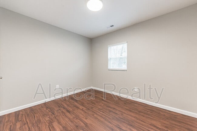 Building Photo - 7461 Elwood Dr