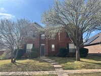 Building Photo - 1705 River Oaks Dr