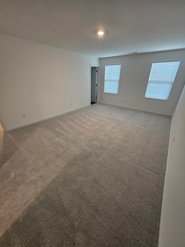 Building Photo - 868 Pilot St