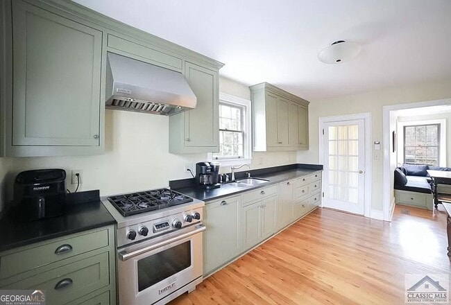 Building Photo - 482 Highland Ave