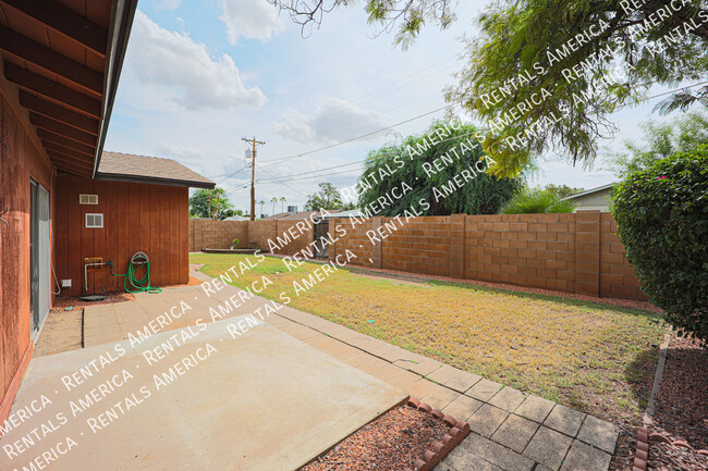 Building Photo - 6847 E Windsor Ave