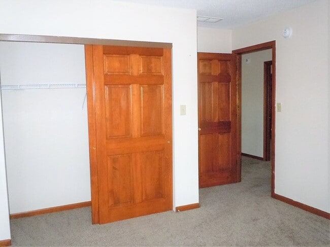 Building Photo - 3-4 Bedroom Executive Home on 5 Acres has 4 Baths and a 3 Car Garage!!