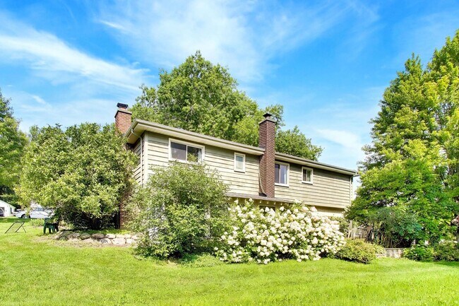 Building Photo - 115 S Kainer Ave