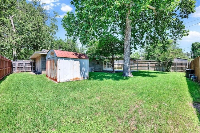 Building Photo - 819 Kingswood Ave