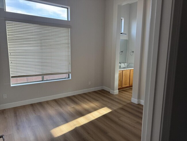 Building Photo - 42107 N Mountain Cove Dr